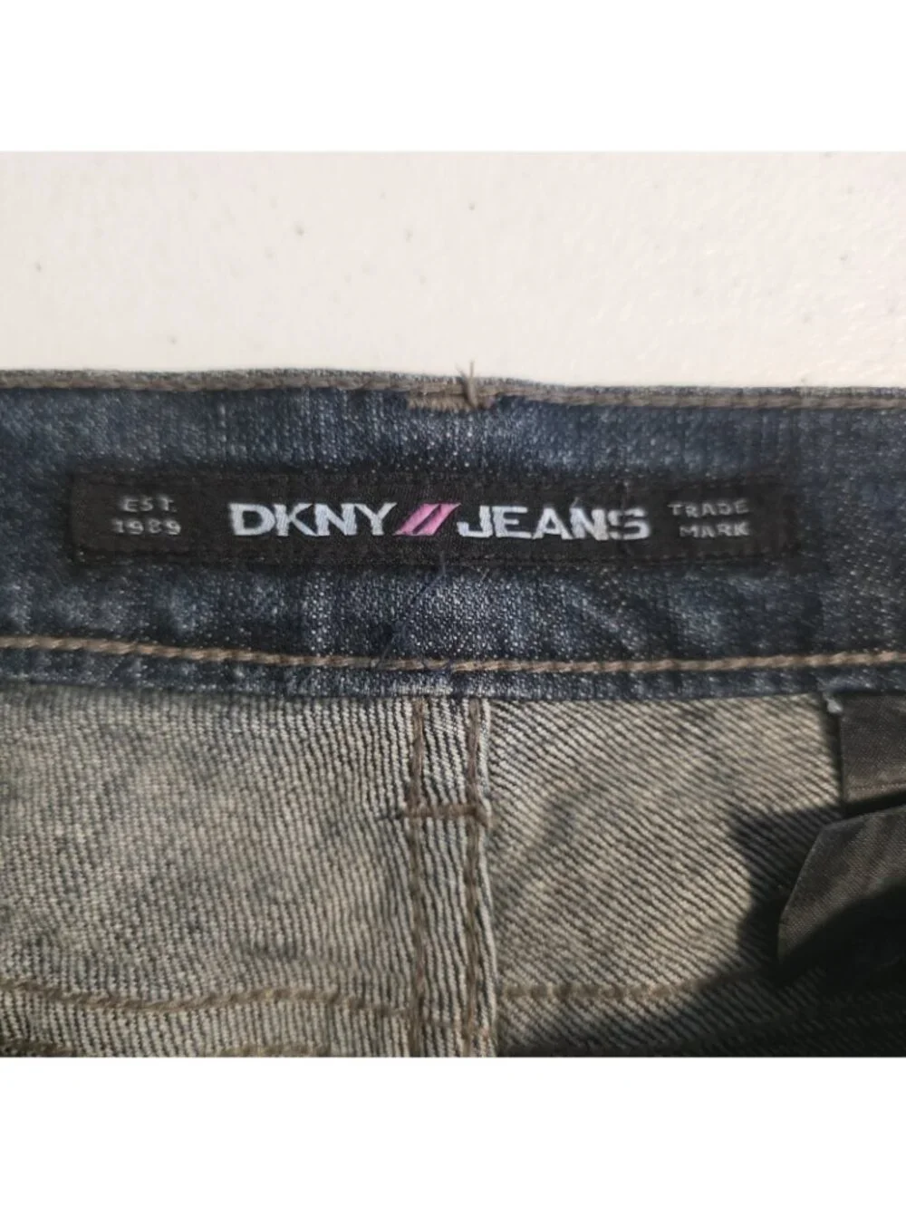 DKNY Jeweled Jeans Blue Distressed Denim Boho Bling Gemstones Juniors Size 9‎